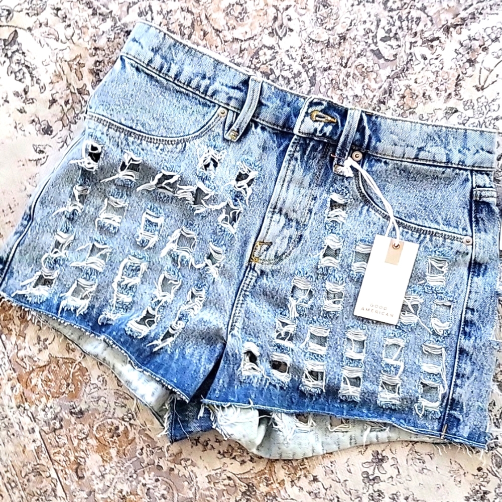 NWT good american size 2 Jean shorts